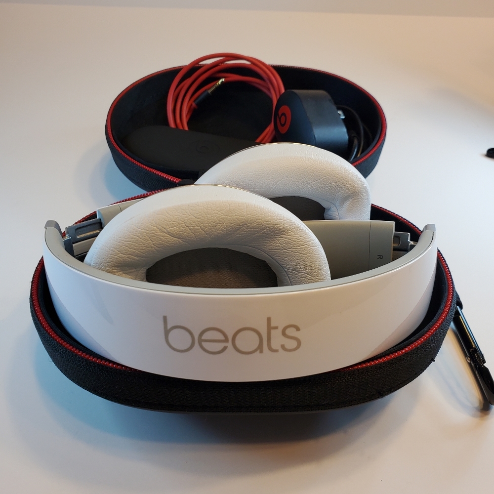 Beats by Dr. Dre SOLOS White Headphones with Carry Case, Charger, & Adapter